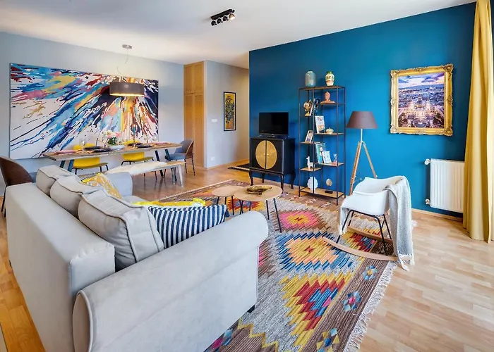 Stylish And Colorful Apartment With Balcony