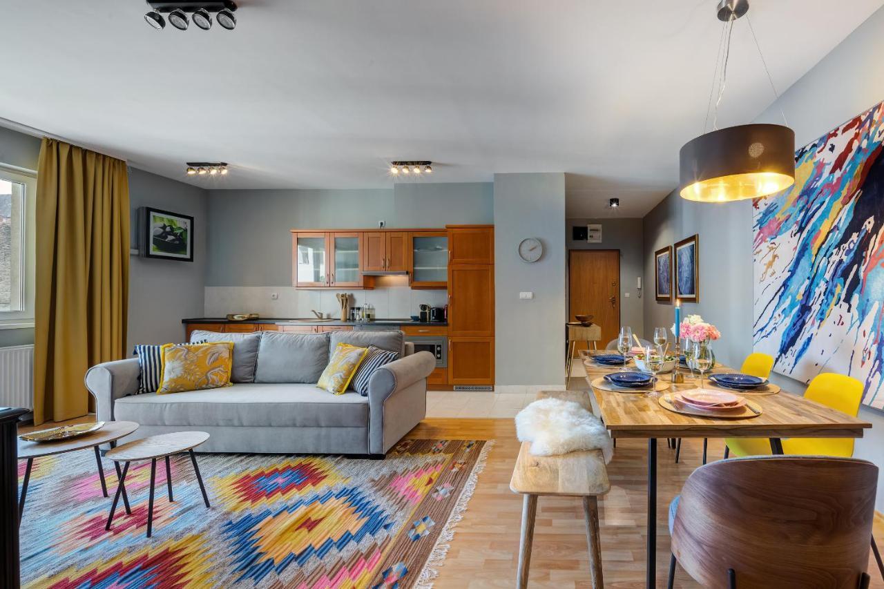 Apartment Stylish And Colorful With Balcony