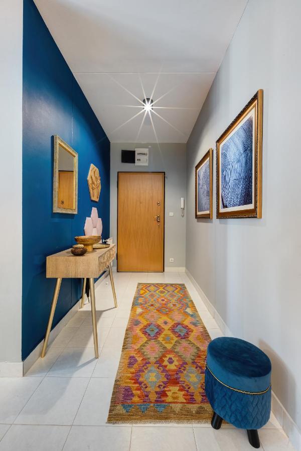 Apartment Stylish And Colorful With Balcony