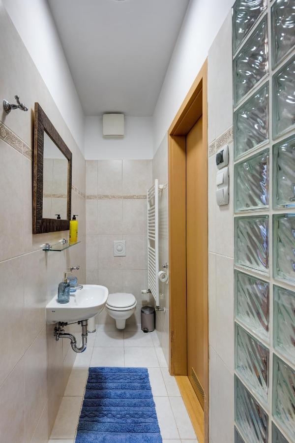 Apartment Stylish And Colorful With Balcony Budapest