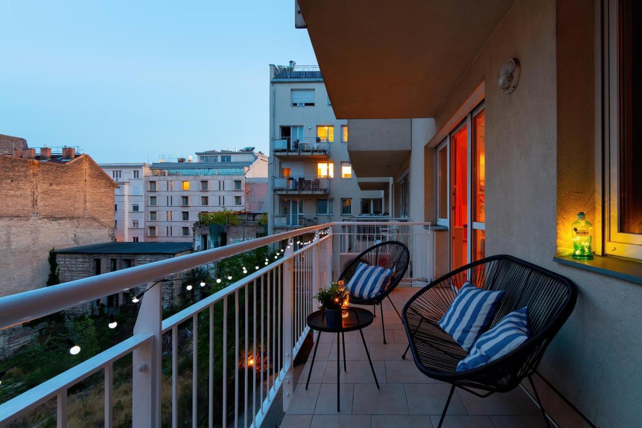 Stylish And Colorful With Balcony * Budapest