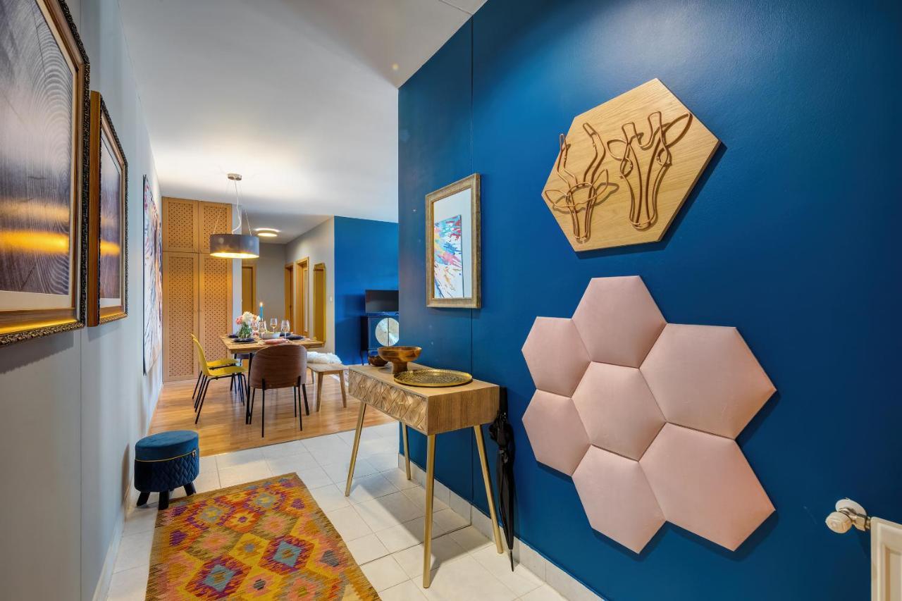 Stylish And Colorful With Balcony Apartment *