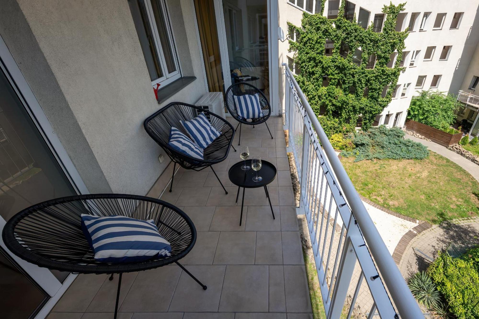 Stylish And Colorful With Balcony Apartment *